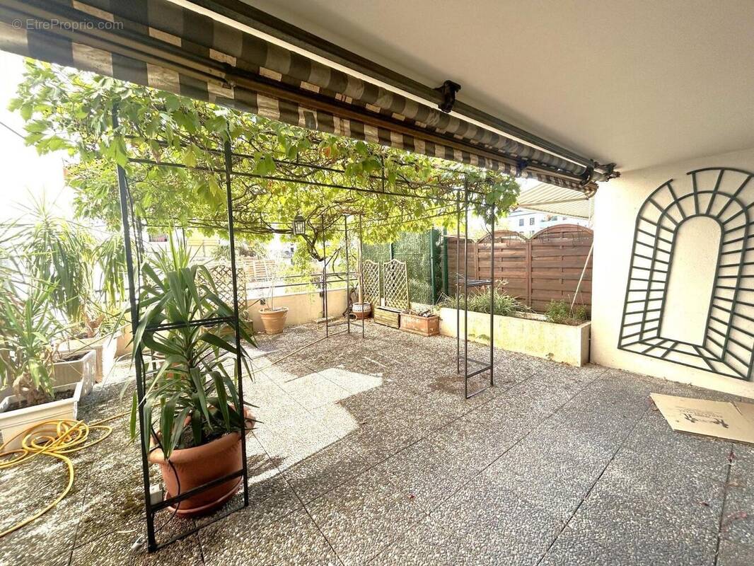   - Appartement à VILLEURBANNE