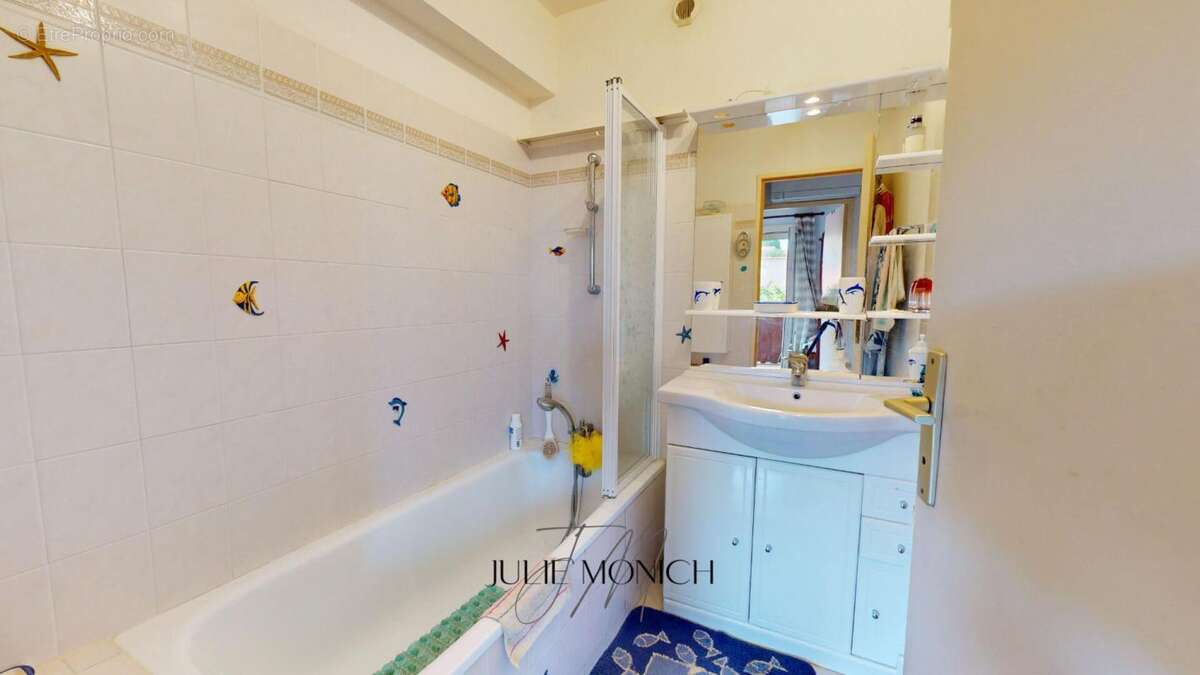Maison avec vue mer, terrasses et garage - photo 16