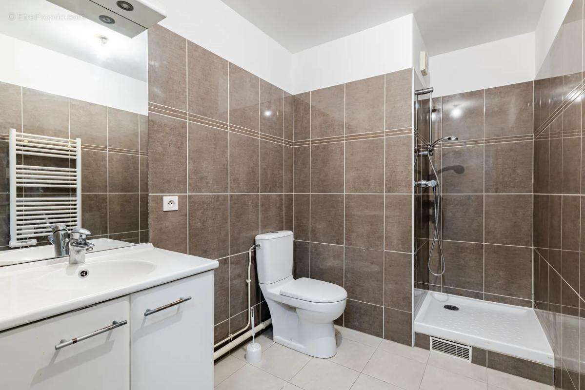 Appartement à COURBEVOIE