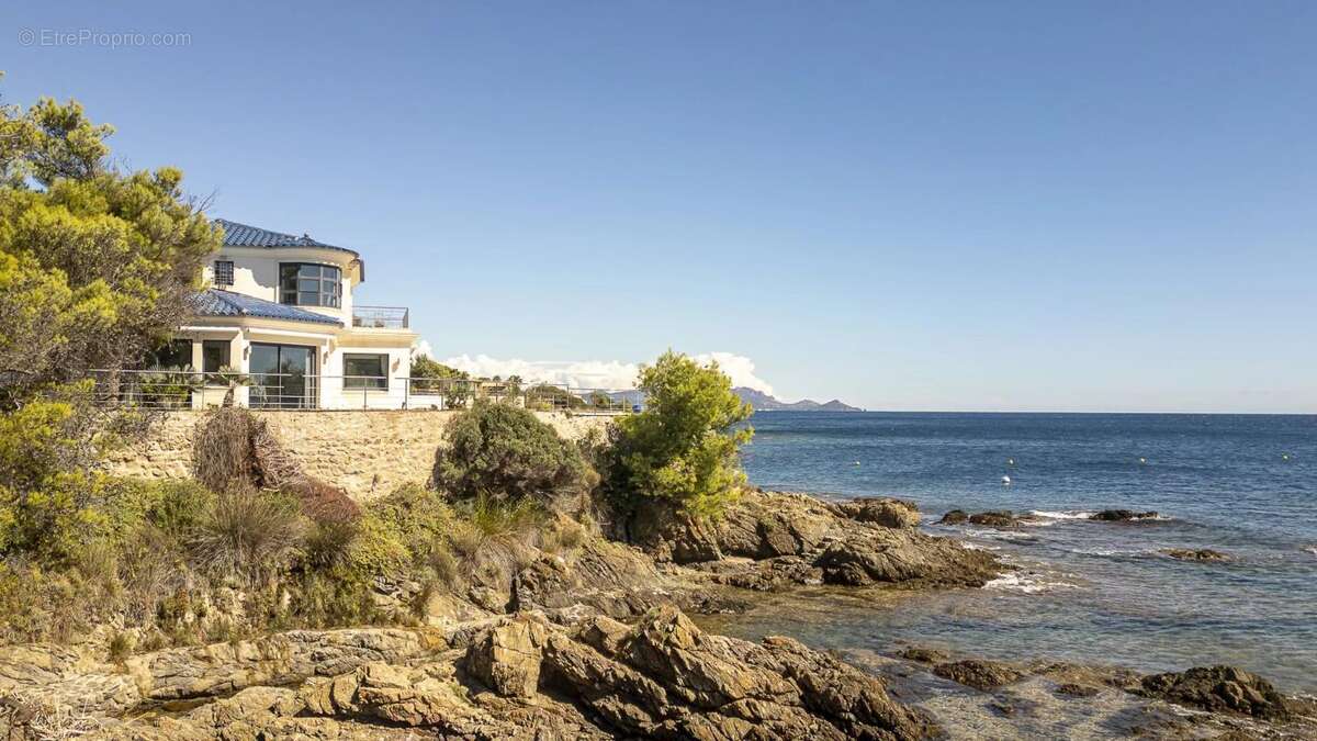Maison à ROQUEBRUNE-SUR-ARGENS