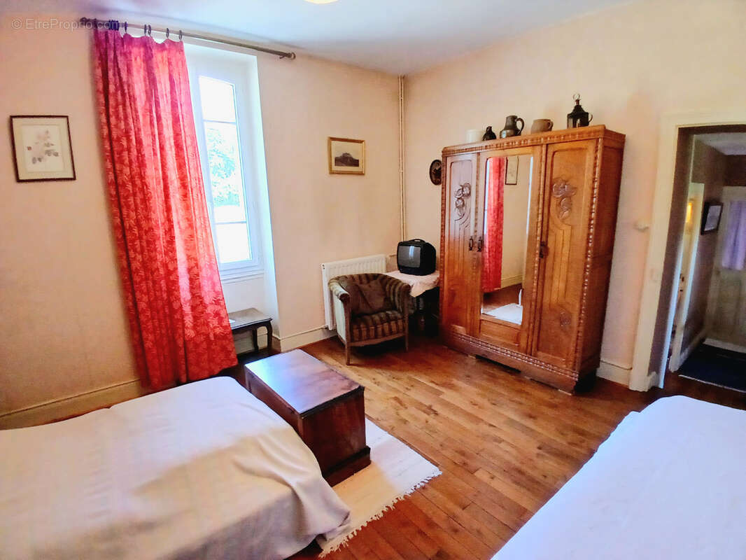 Maison à CHITRAY