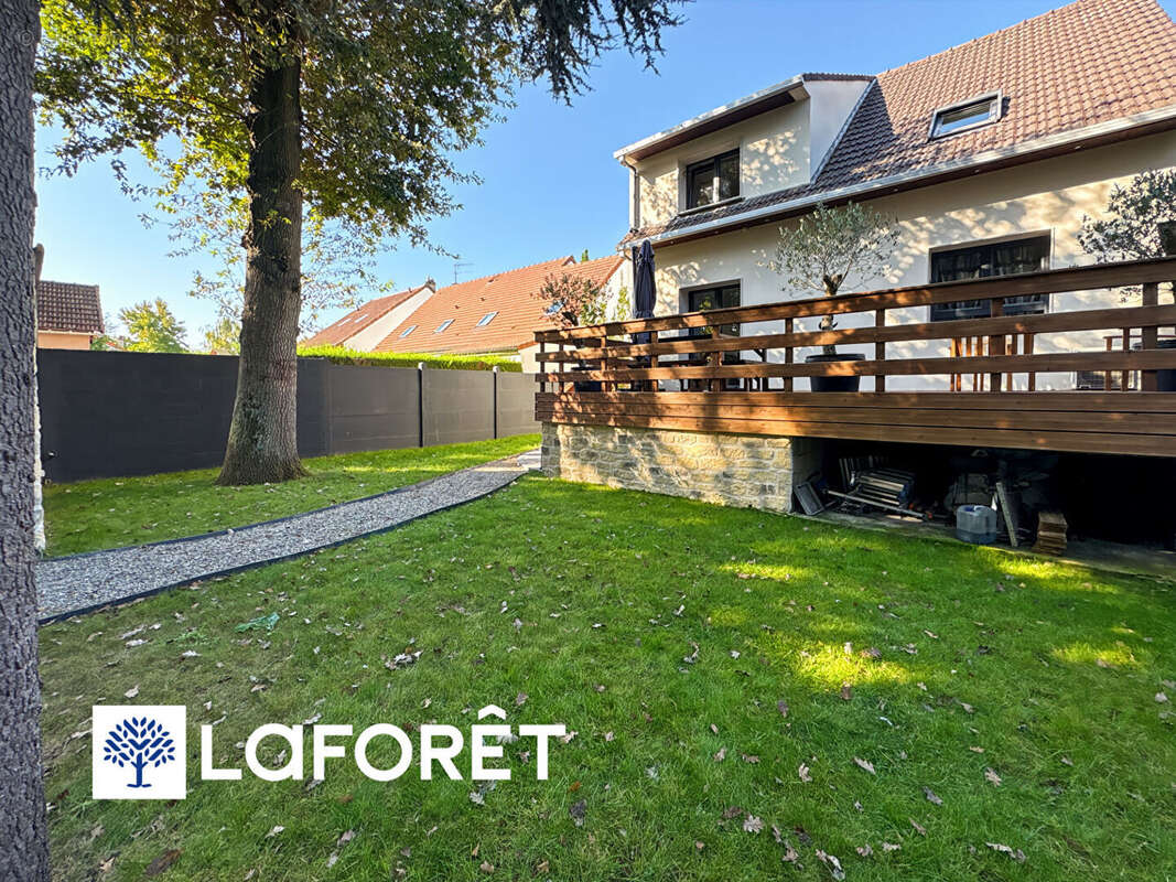 Maison à SAINTE-GENEVIEVE-DES-BOIS