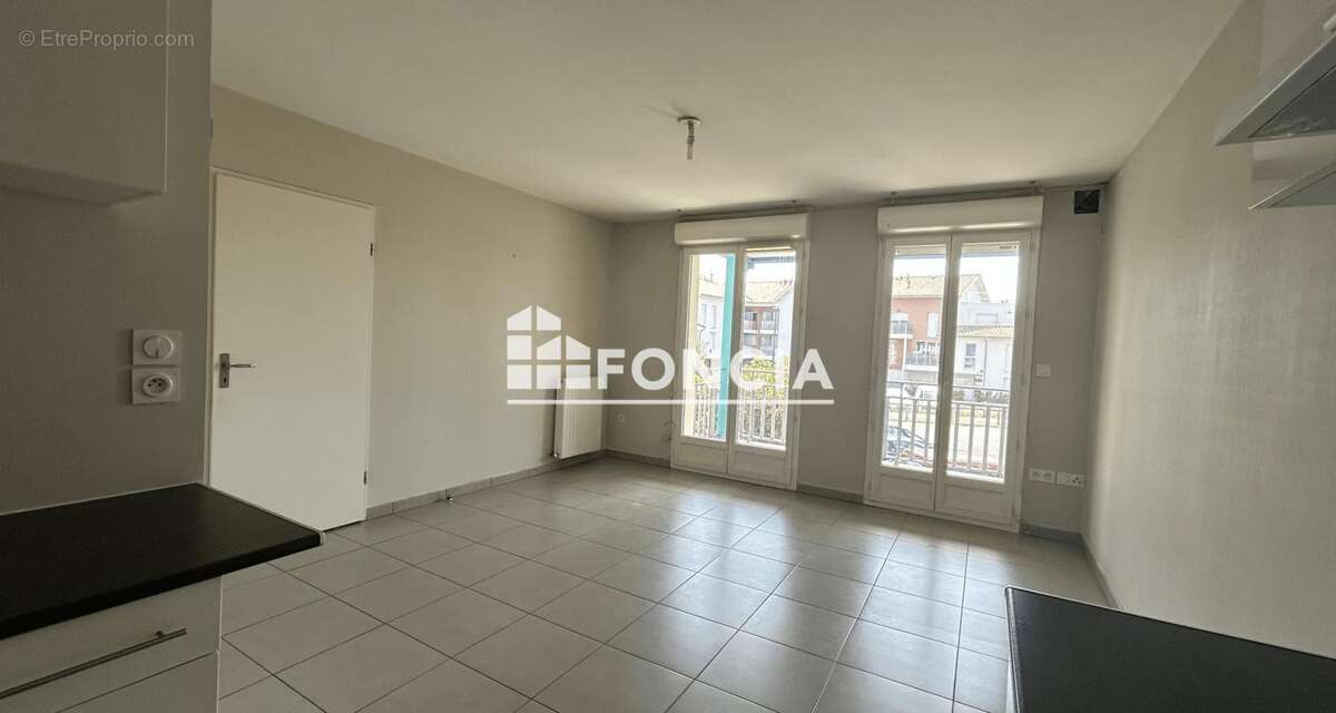 Superbe appartement, avec terrasse, une place de stationnement, proche des commodités, gare à proximité - photo 3