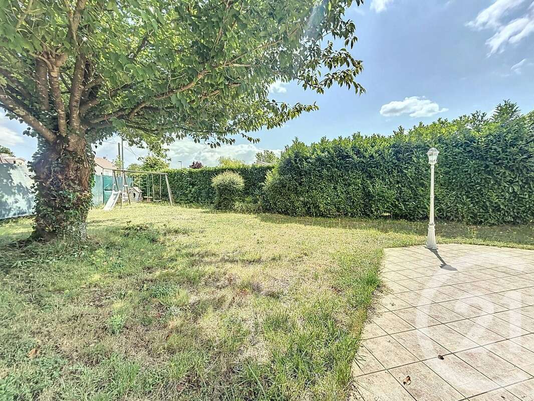 Maison à COMBS-LA-VILLE