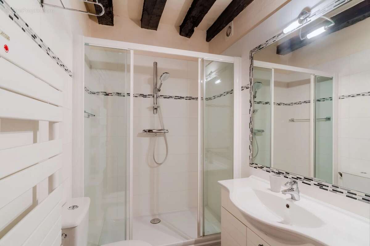 Appartement à PARIS-3E