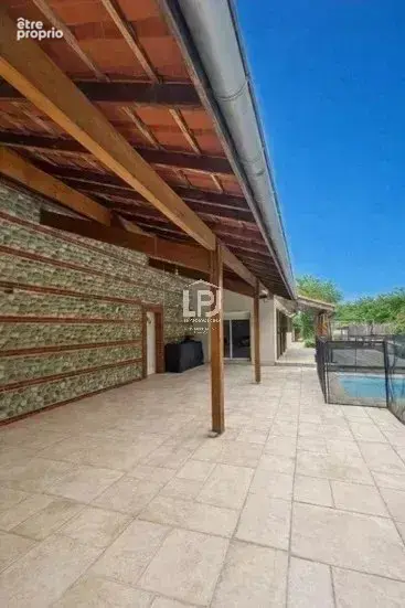 Magnifique maison T4 de plain-pied de 118 m² sur une parcelle arborée de 1 400 m² avec piscine et vaste garage - photo 5