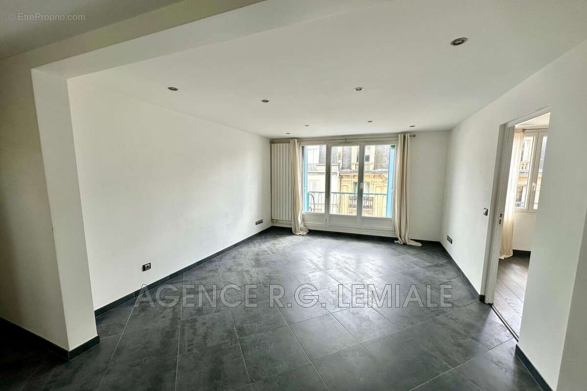 Appartement à MAISONS-LAFFITTE