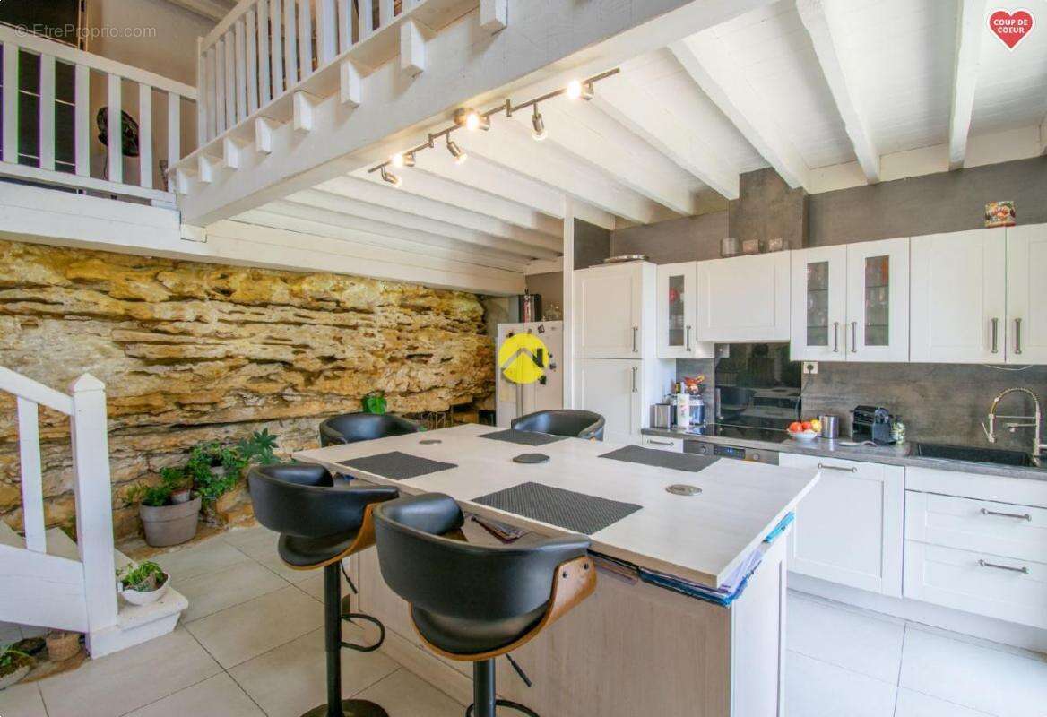 Maison à LE BUISSON-DE-CADOUIN