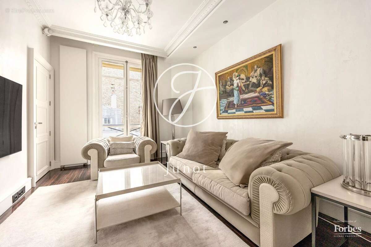 Appartement à PARIS-8E