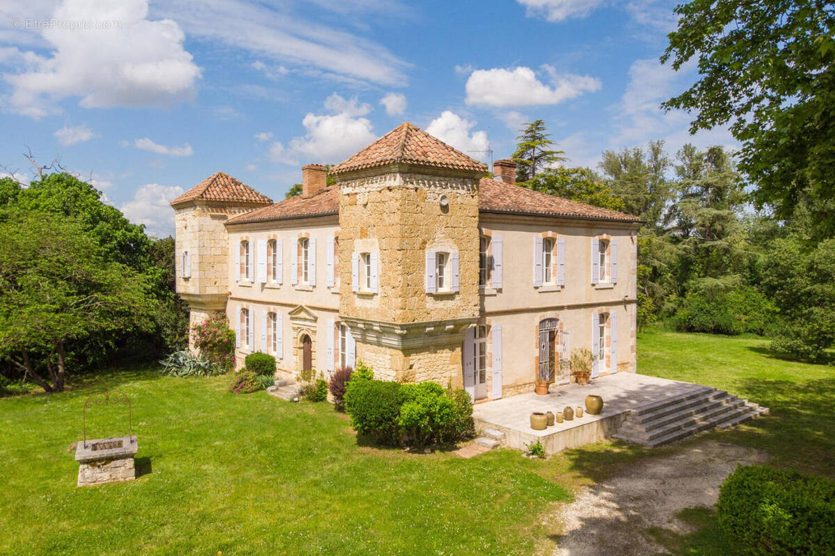 à vendre château du XIIIè siècle sur 4,5 hectares  - Maison à GIMONT