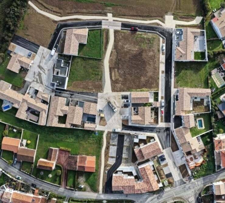 Terrain à LA ROCHELLE