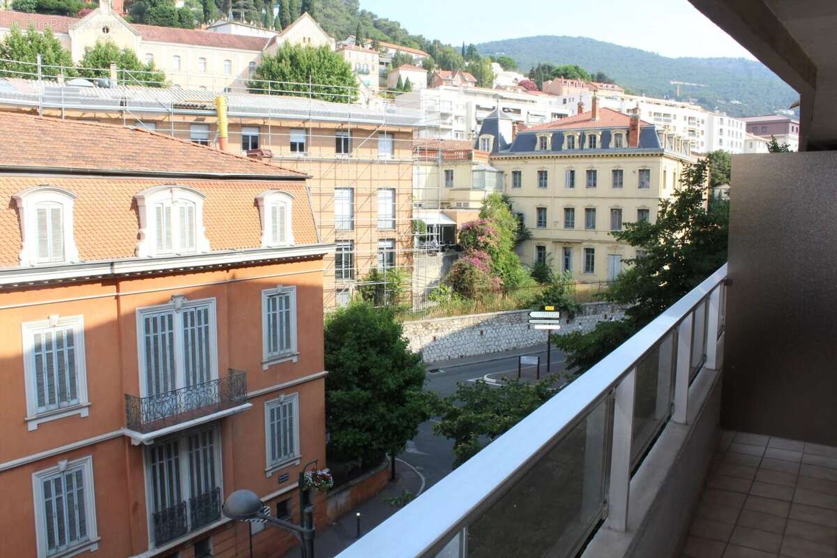 GRASSE, Beau 3 P 70m2 Terrasses vue parking intérieur - photo 12