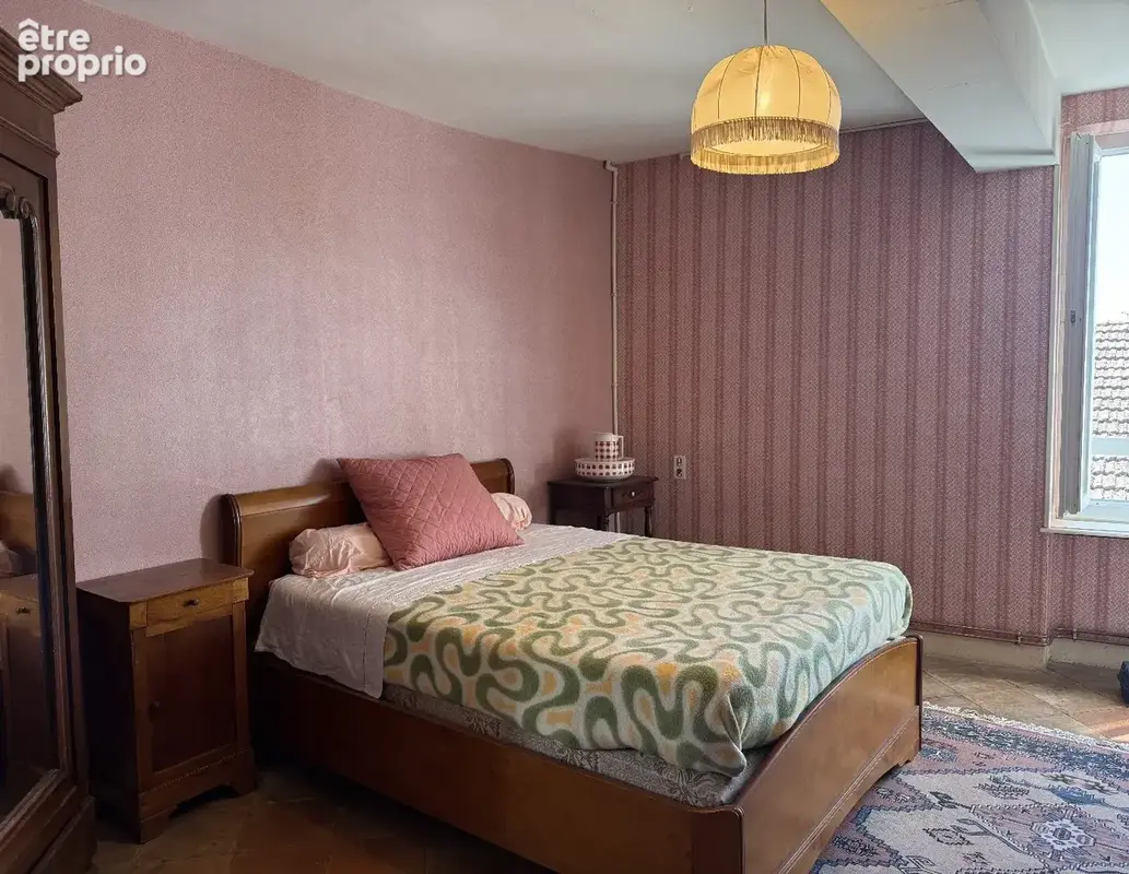 Grande maison de ville avec cours + possibilité de 2 logements ! - photo 11