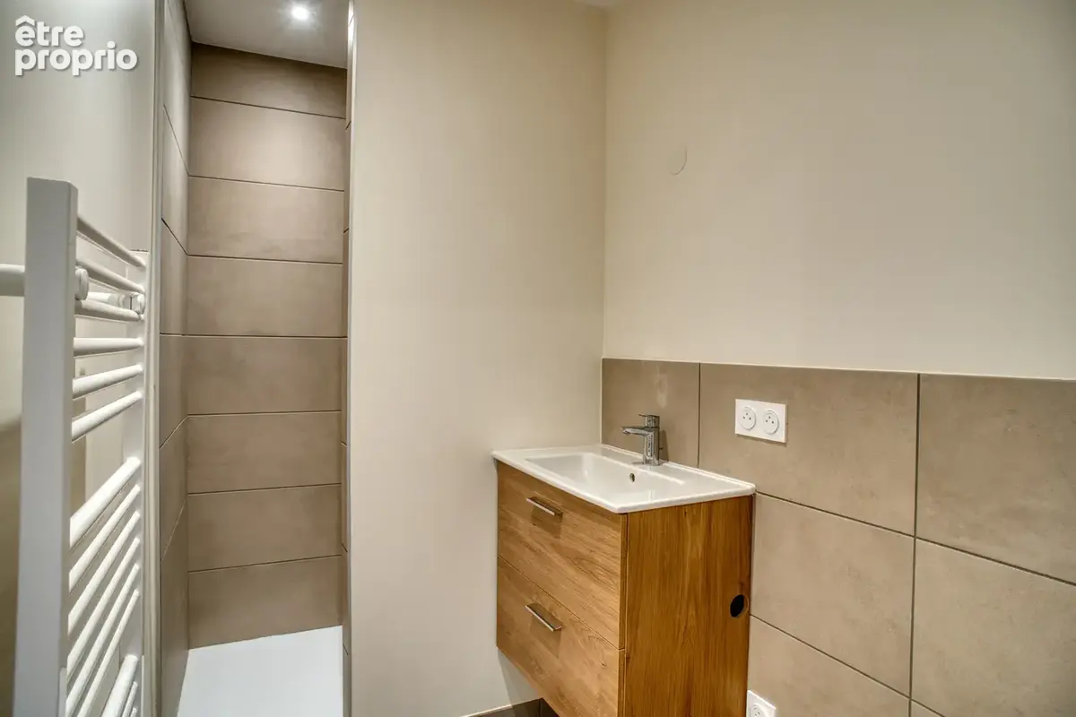 Sainte Foy les Lyon-Charcot, Appartement rénové avec cachet type 2 et balcon à vivre - photo 6