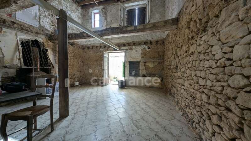 Maison en pierre à rénover avec fort potentiel – Terrain de 1 380 m² - FRANCHEVILLE - Orne - Normandie - photo 8