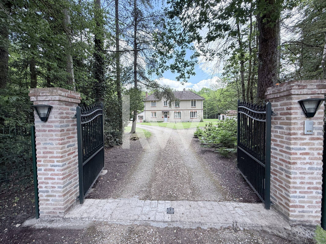 Portail d'entrée maison Bourgeoise - Maison à SALBRIS