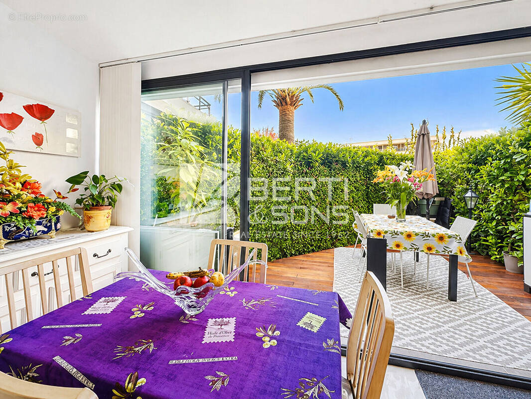 Appartement à MANDELIEU-LA-NAPOULE