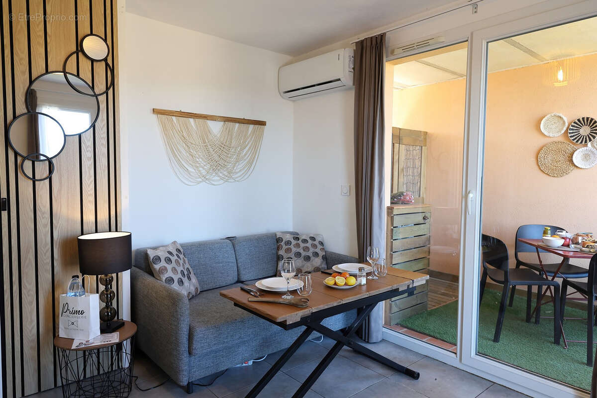 Appartement T2 avec terrasse   Résidence de standing avec piscine à proximité des plages - photo 3