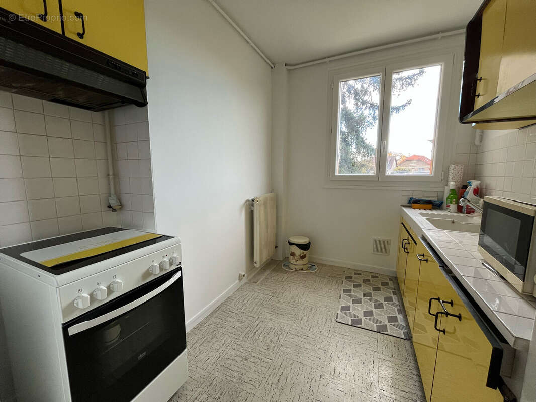 Appartement à LES CLAYES-SOUS-BOIS