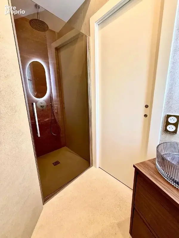 2 pieces dernier etage quartier mont boron - photo 16