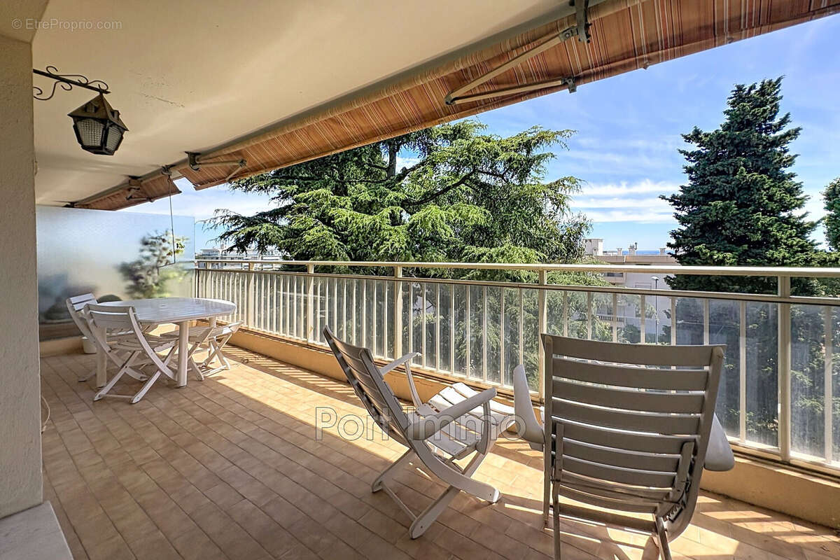 Appartement à SAINT-LAURENT-DU-VAR
