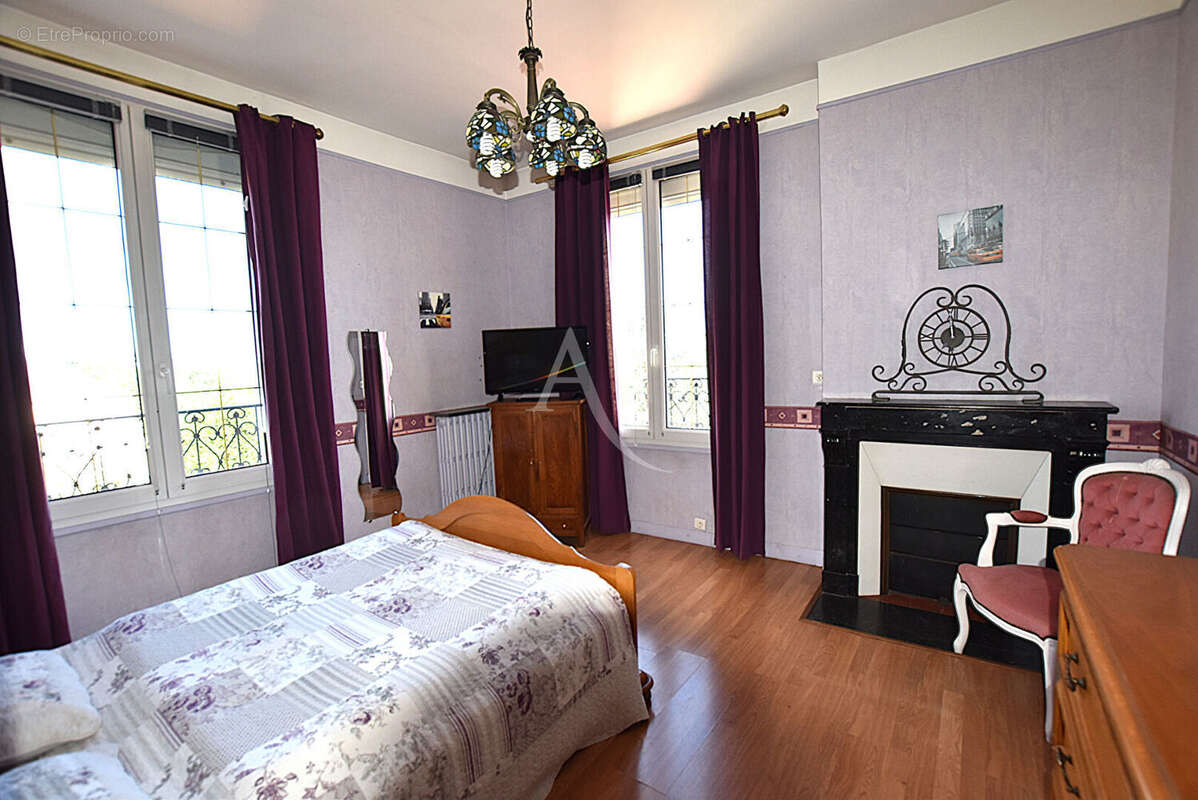 Maison à VARENNES-JARCY