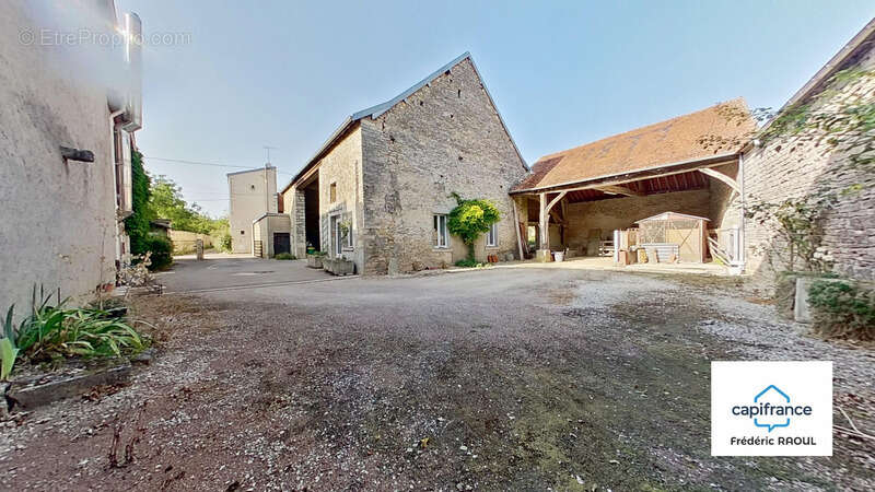 Maison à IS-SUR-TILLE