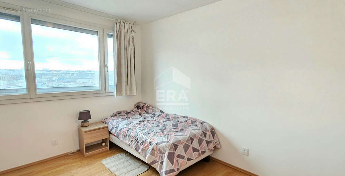 Appartement à CHARENTON-LE-PONT