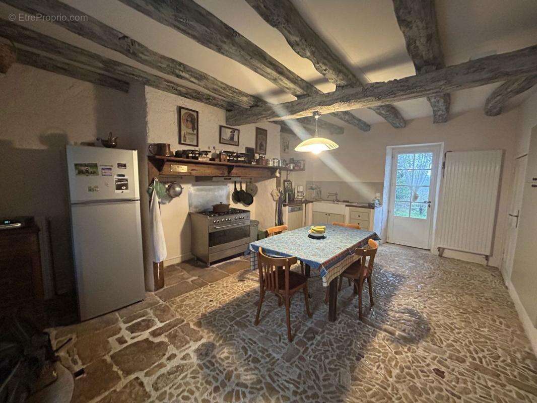 Maison à NADAILLAC-DE-ROUGE