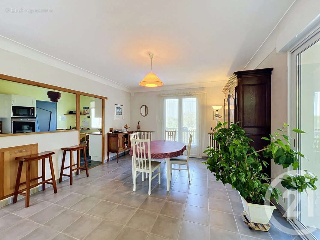 Maison 195 m² à Pavie  - photo 4