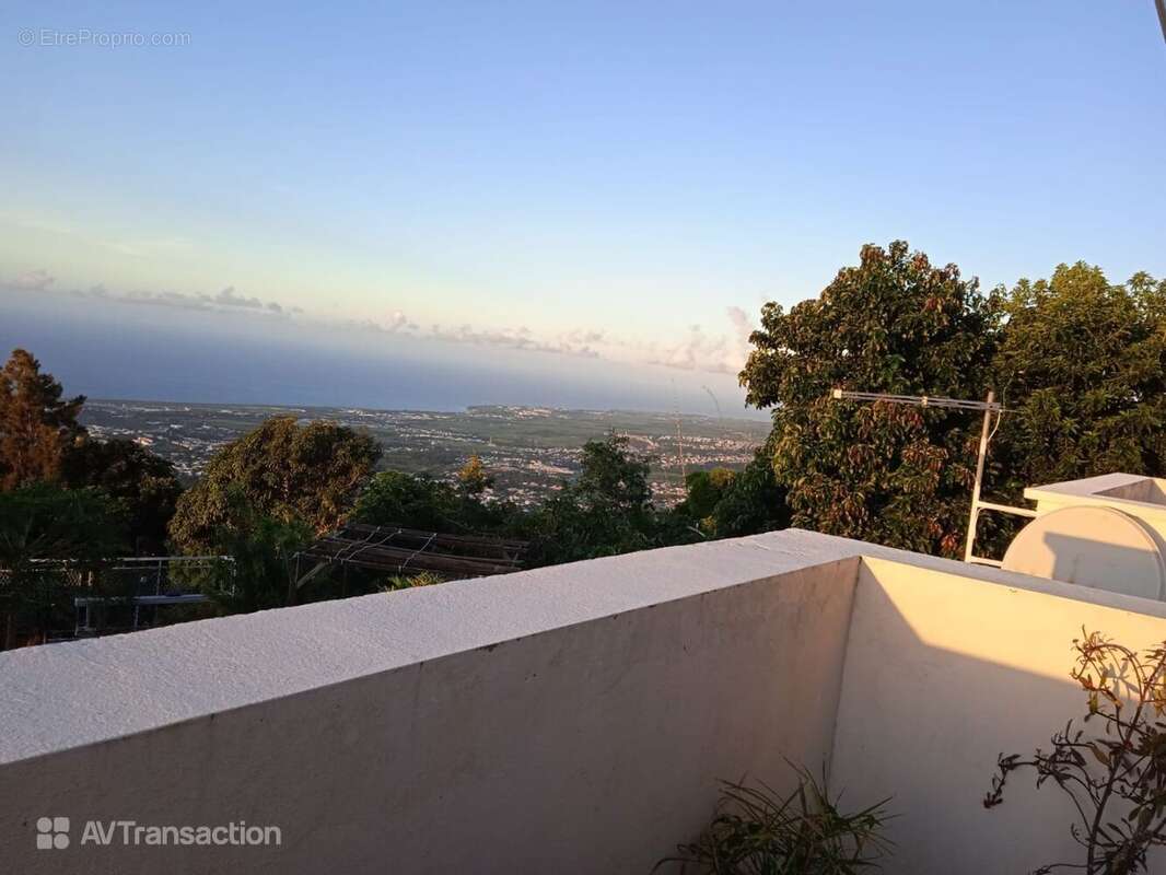 Maison 180 m² à Saint-Denis  - photo 5