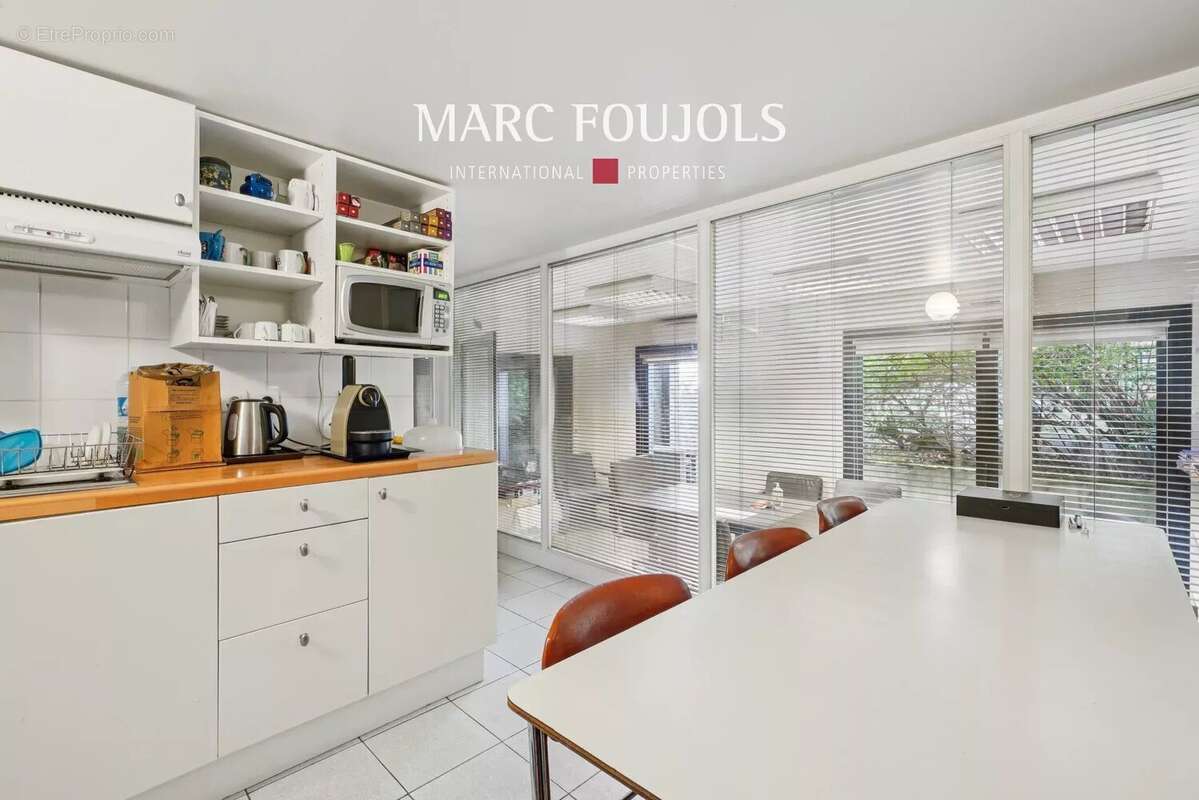 Commerce à PARIS-16E