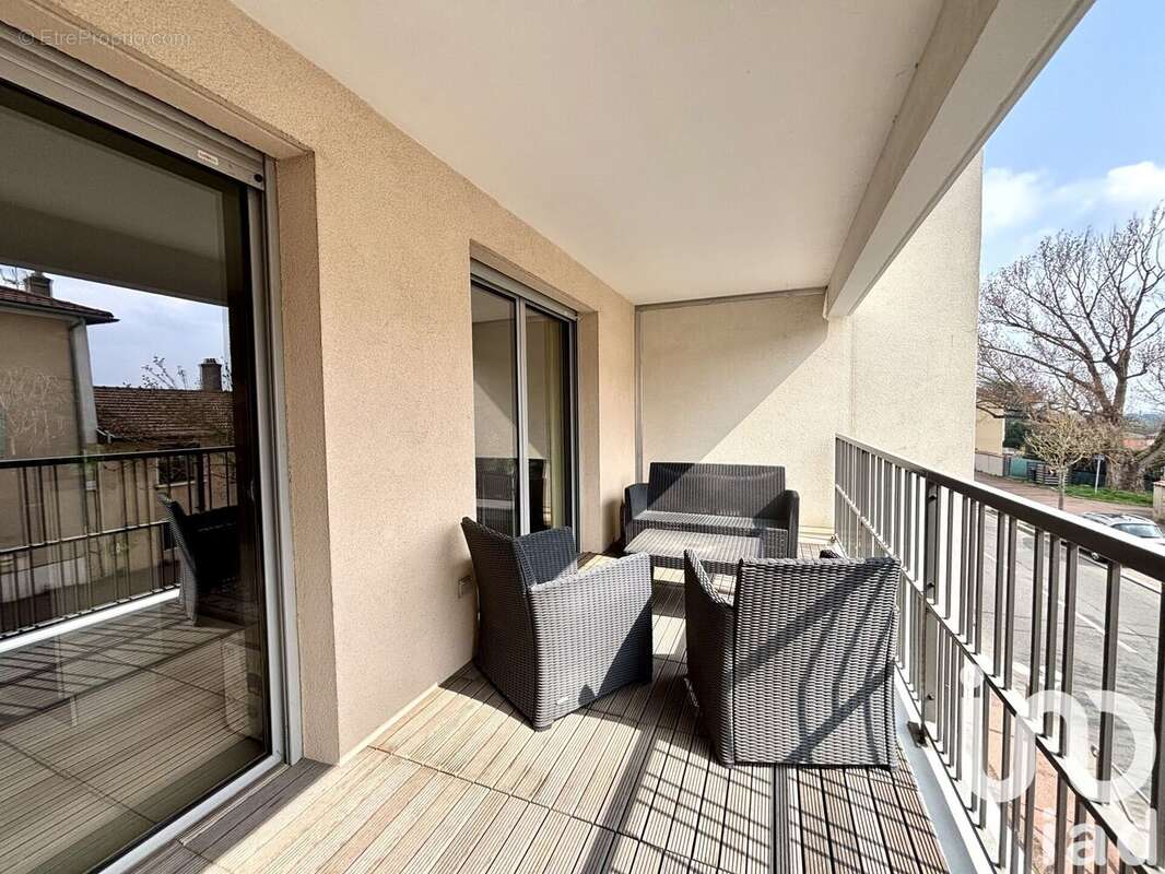 Photo 2 - Appartement à LA TOUR-DE-SALVAGNY