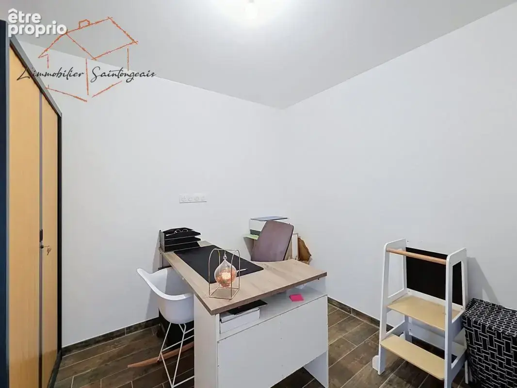 Saint-Georges-des-Coteaux  102 m²  3 Chambres  823 m² - photo 8