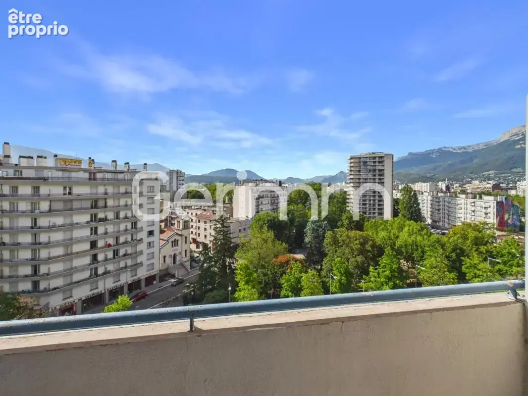 Vente - Appartement - 2 pièces + cuisine - 42 m² - 78 000 € - - photo 2
