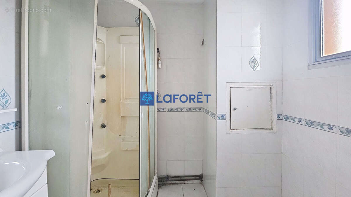 Appartement à SAINT-LAURENT-DU-VAR