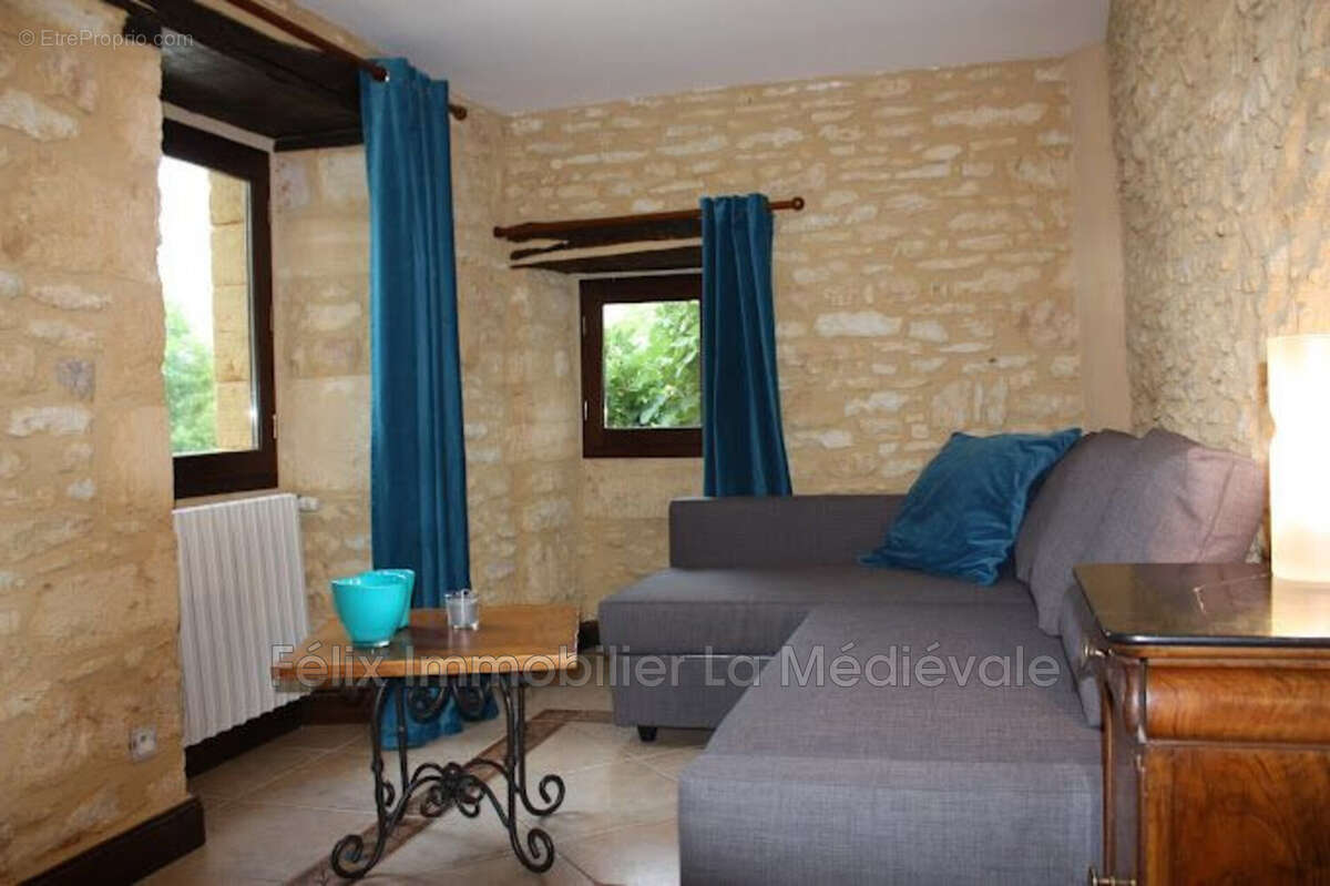 Maison à SAINTE-NATHALENE