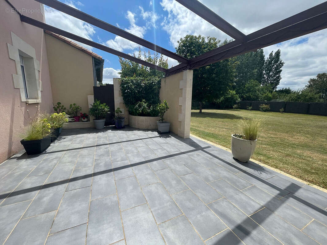 Maison à NOUAILLE-MAUPERTUIS