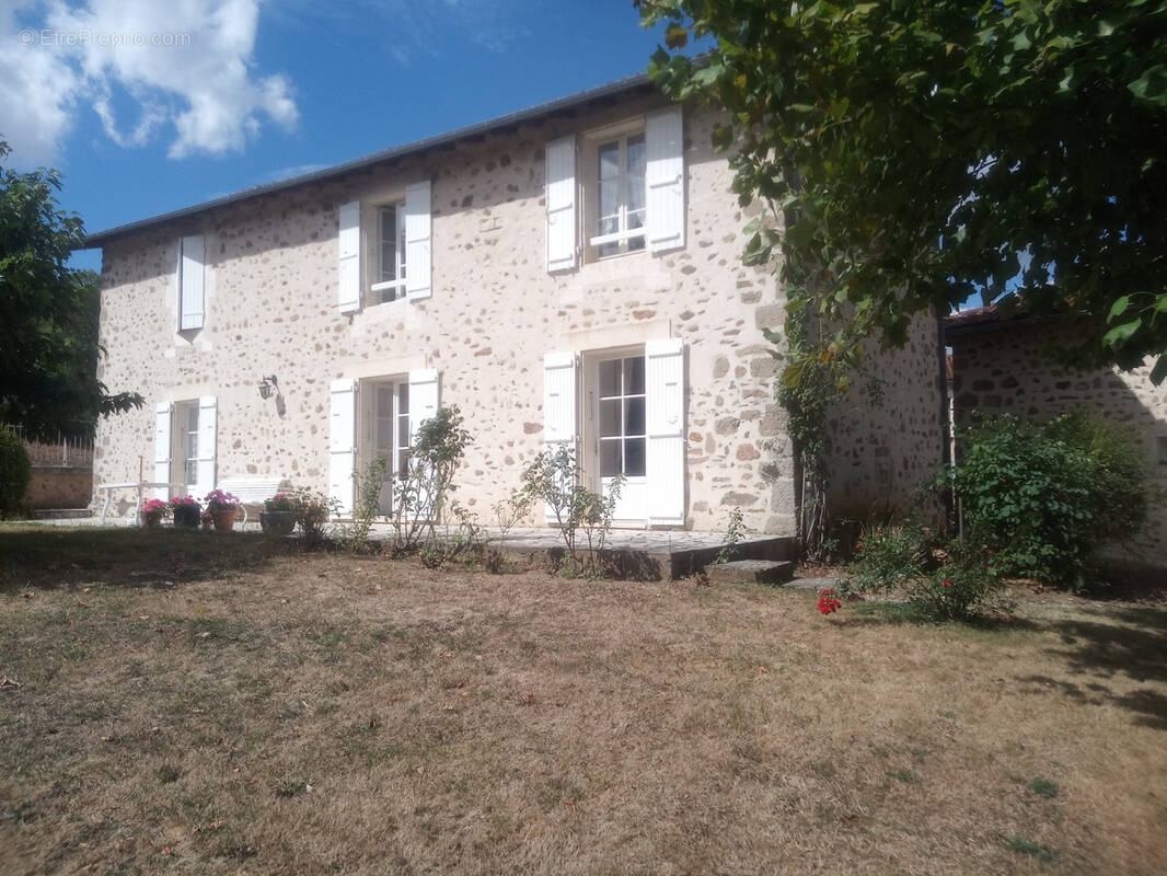 Maison à CHERVES-CHATELARS