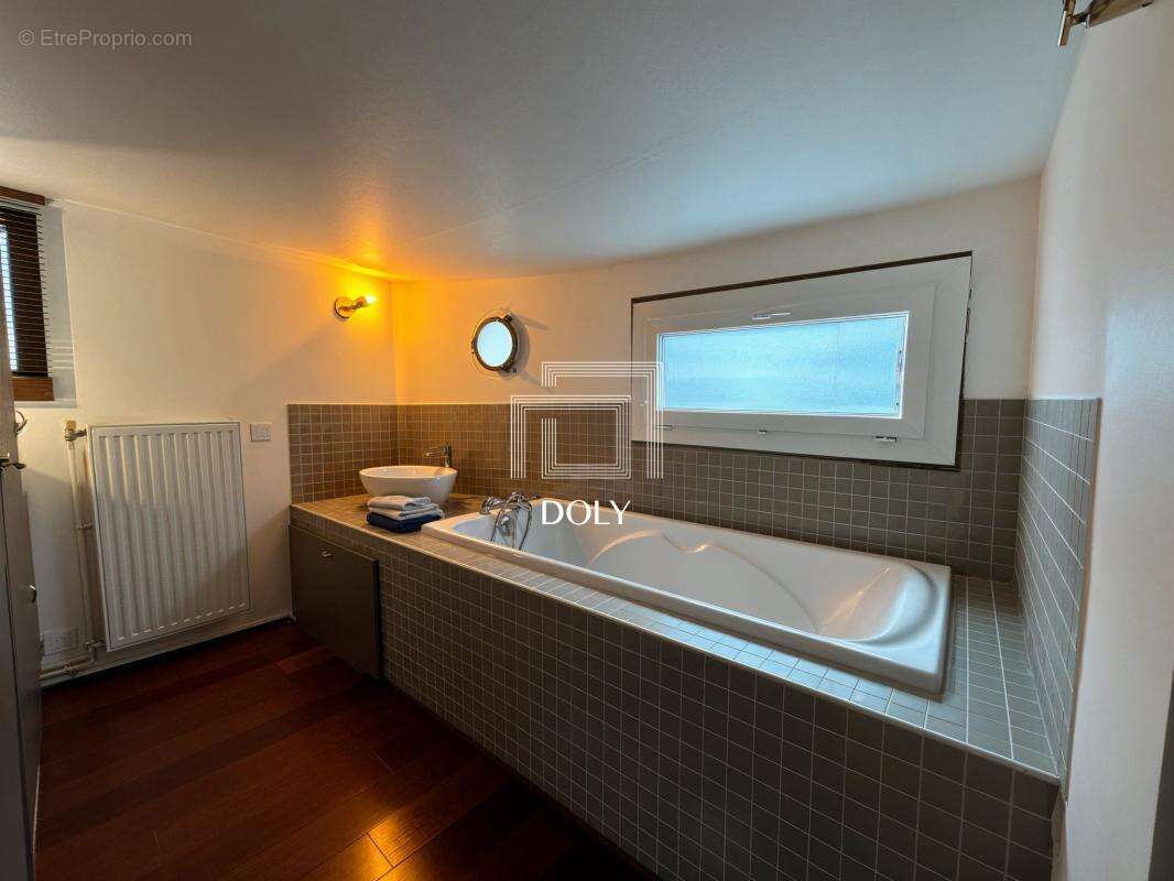 Appartement à VILLENEUVE-LA-GARENNE