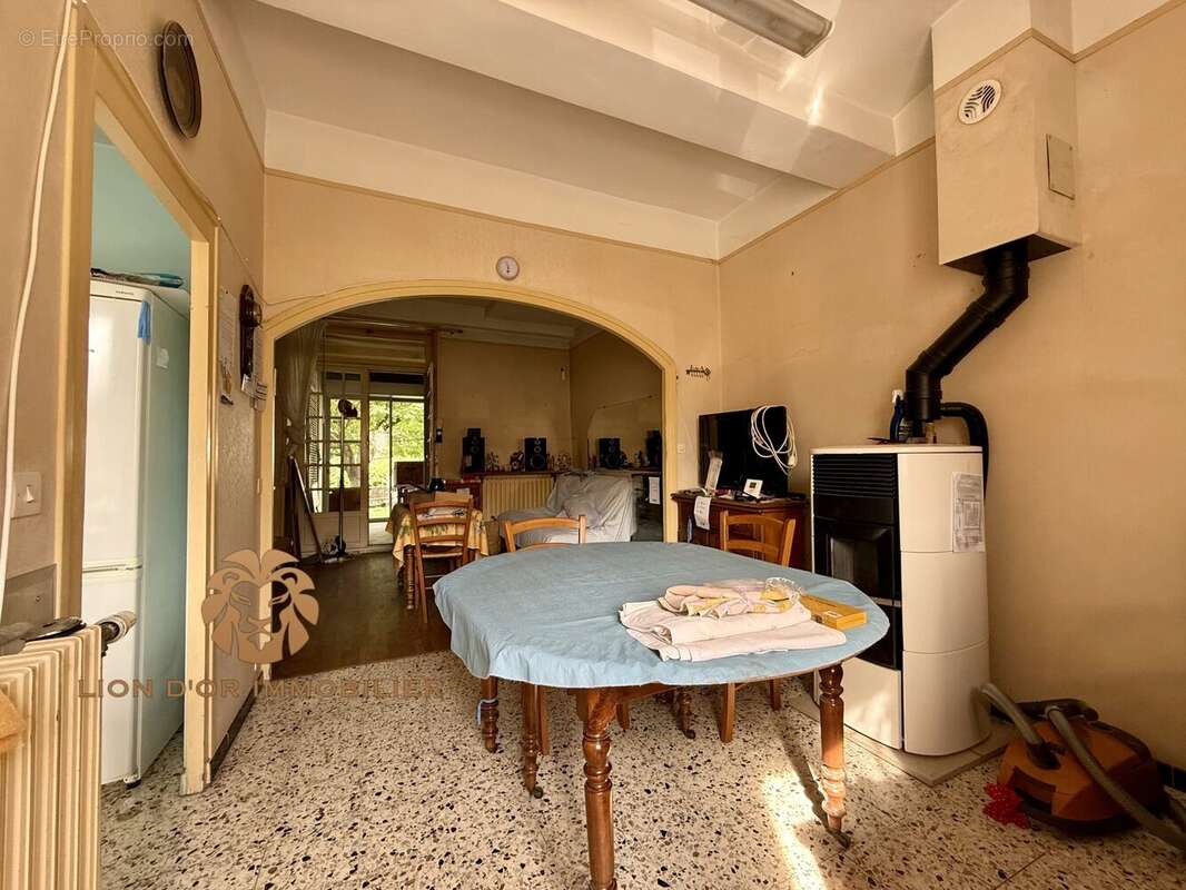 Maison à NEUVILLE-SUR-SAONE