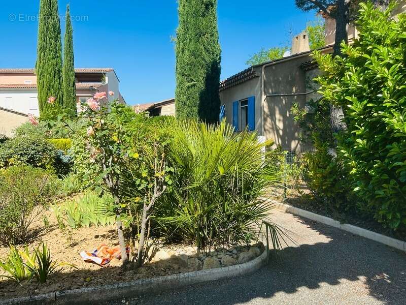 Appartement à GREOUX-LES-BAINS