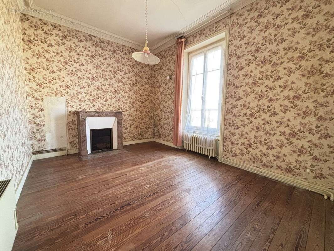 Maison à AIGRE