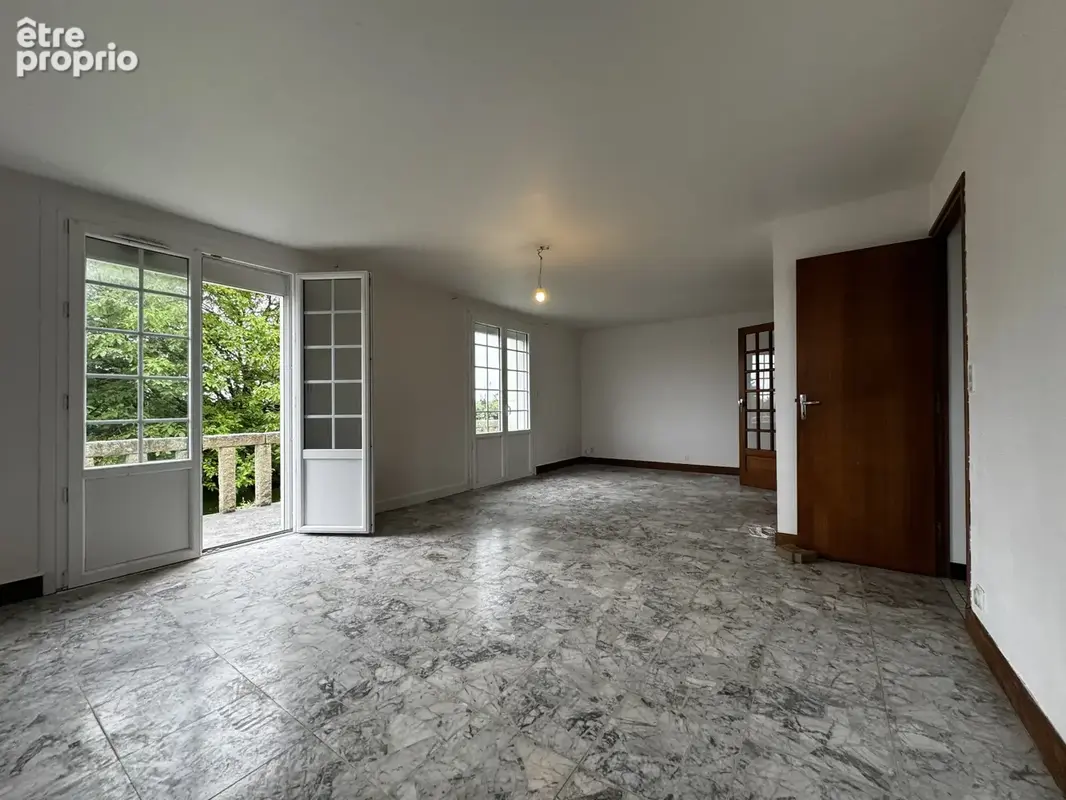 Crozon   Spacieuse maison familiale aux beaux volumes et fort potentiel - photo 2