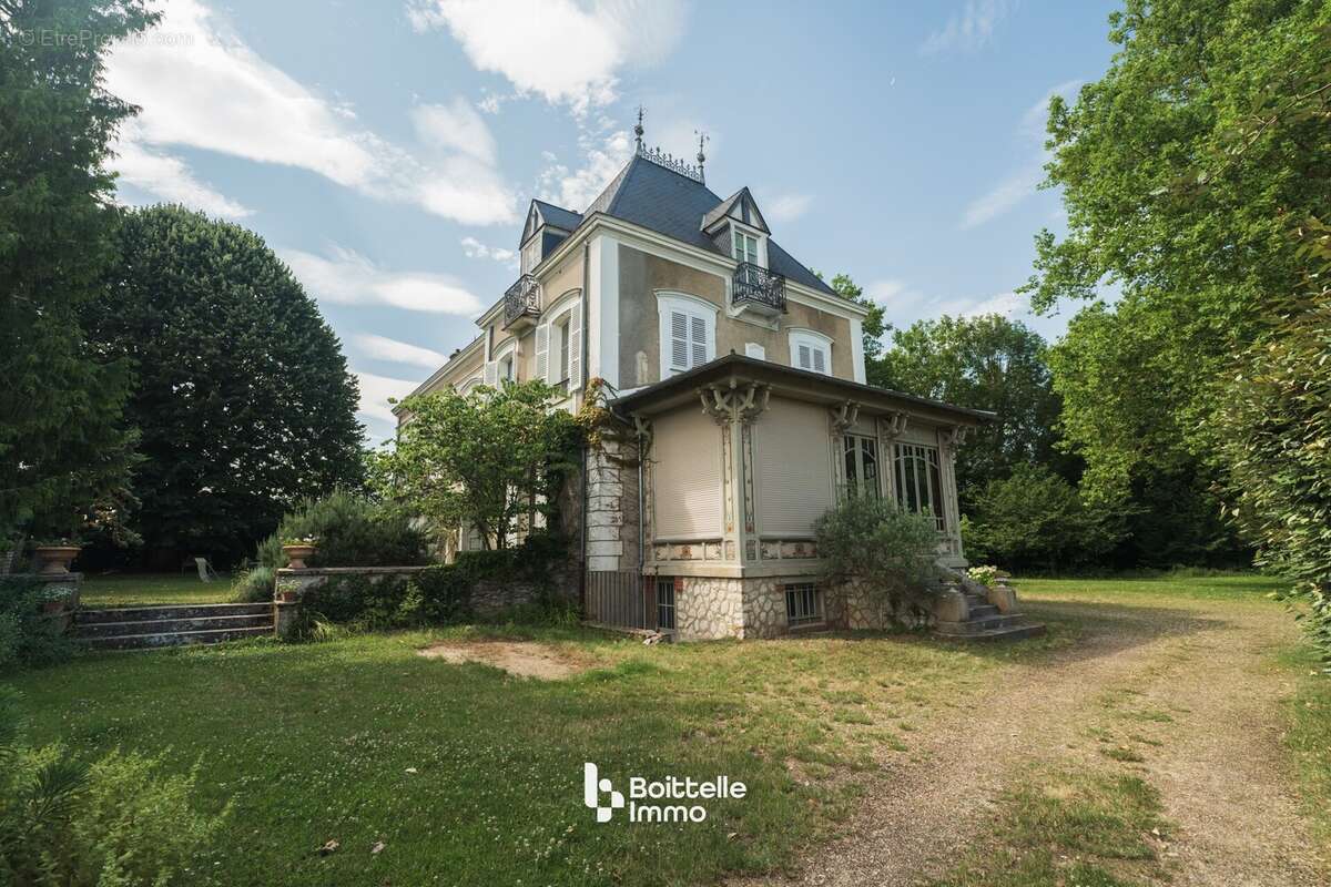 Maison à VARENNES-SUR-SEINE
