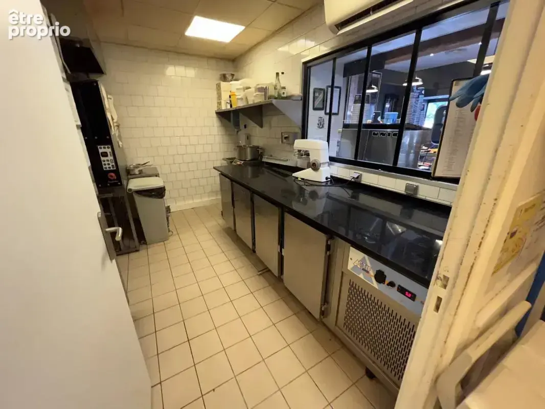 Cession de droit au bail, local commercial 110m² environ, secteur saint laurent du var centre ville - photo 3