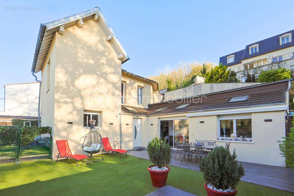 Maison à CRECY-LA-CHAPELLE