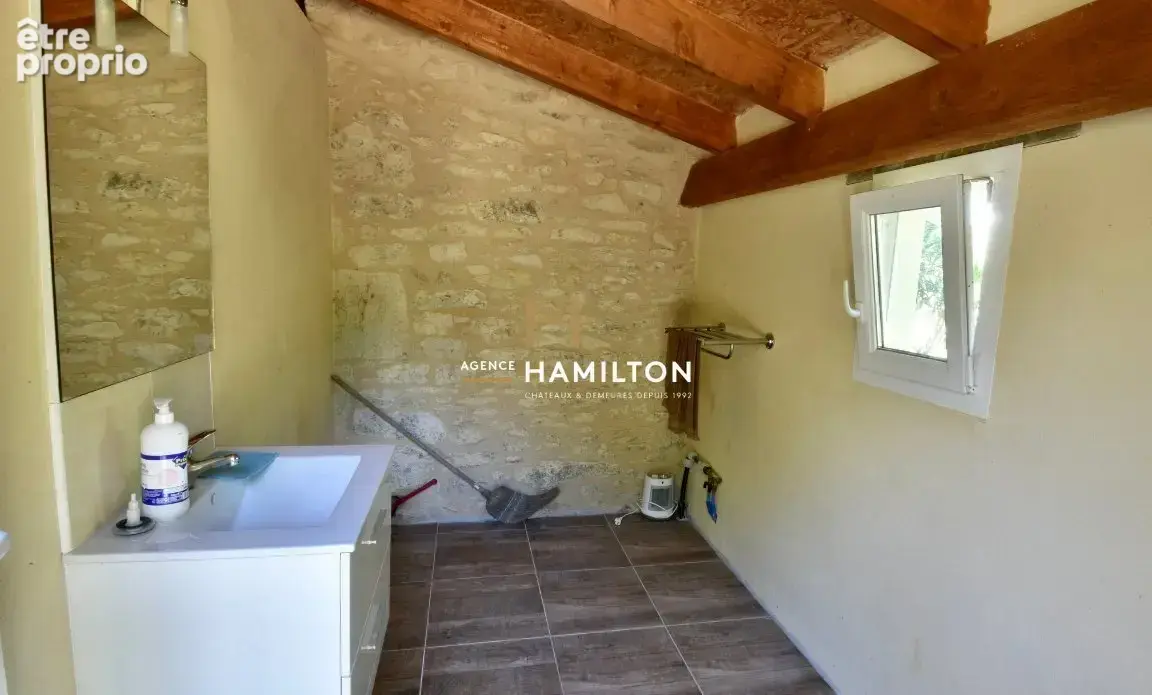 Superbe maison en pierre rénovée, avec bois et terrains attenants - photo 14