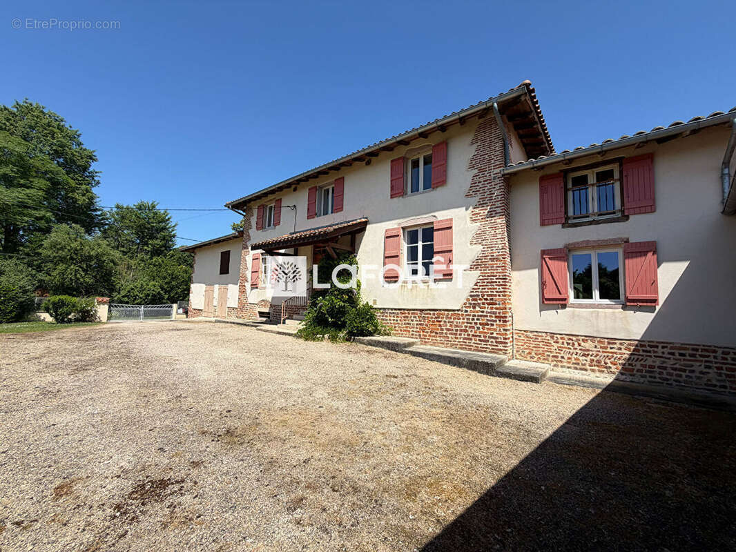 Maison à vendre Saint Julien Sur Veyle 10 pièce(s) 268.03 m2 - photo 2