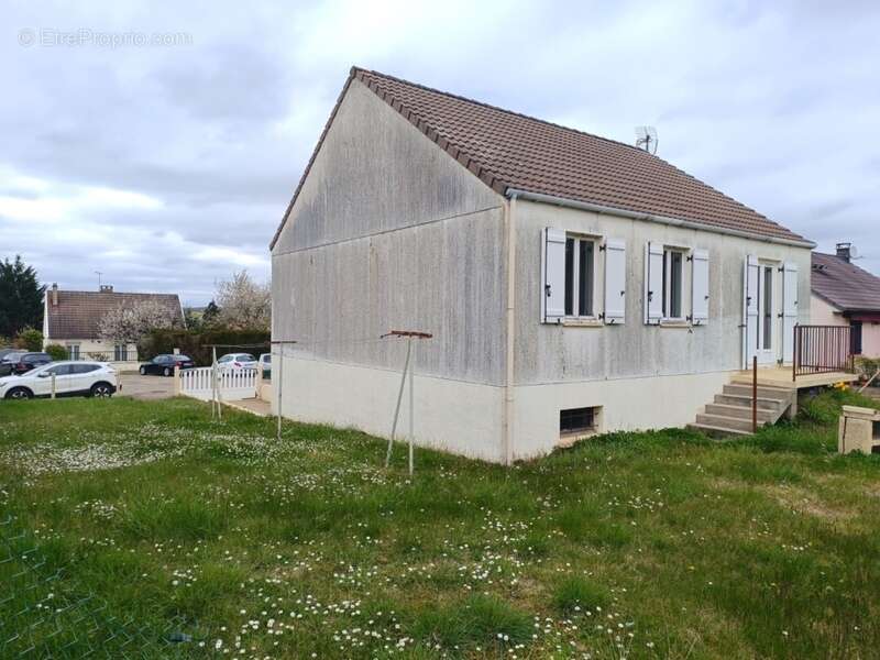 Maison à VILLENEUVE-SUR-YONNE